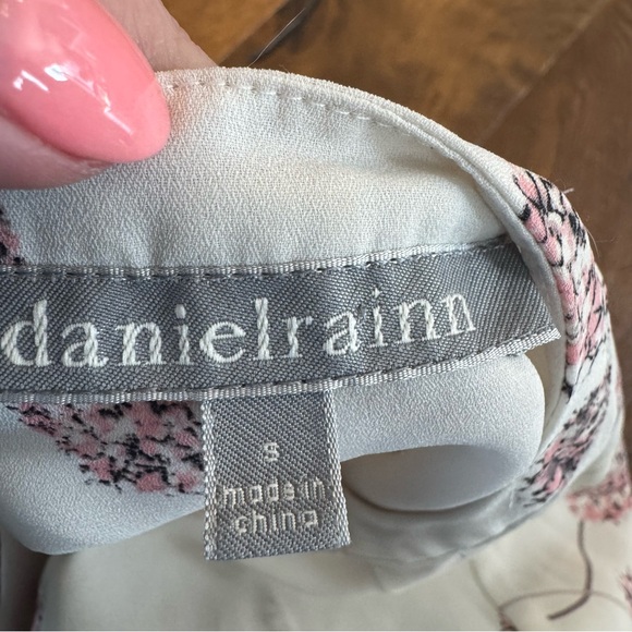 Daniel Rainn Cream and Pink Relaxed Blouse with Mandarin Collar - Picture 7 of 8